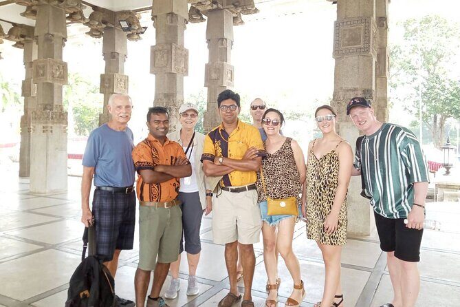 Colombo Bay Tuk Tuk City Tour - Food and tea tasting: what the meal adds to the tour