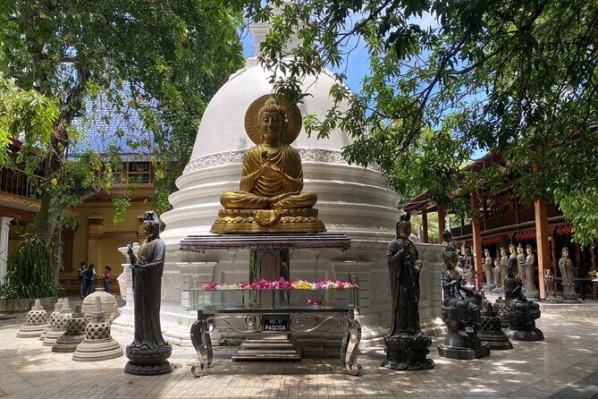 Colombo City Highlights by Tuk Tuk – All-Inclusive Adventure - The red-and-white swirl mosque in Pettah