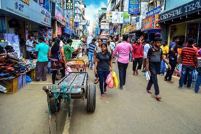 Colombo City Tour By Tuk Tuk Sightseeing -Entry Tickets Included - Stop 1: Gangaramaya Temple and what to expect at the entrance