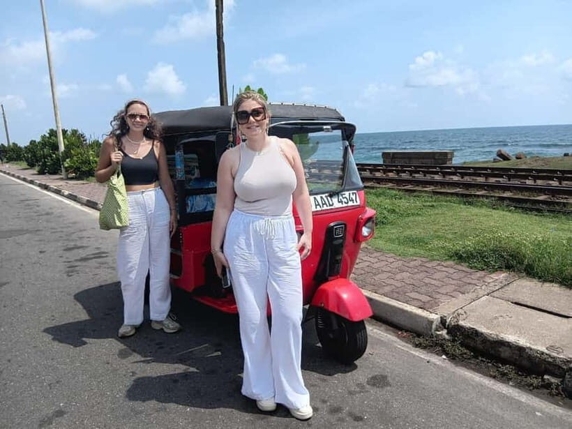 Colombo: Private City Tour with Local Food Tour by Tuk-Tuk - What you eat (and why the order matters)