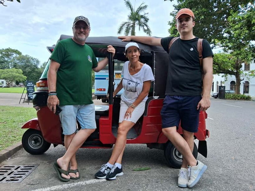 Colombo: Private Tuk-Tuk City Tour with All Entry Fees - Town Hall, Old Parliament, and the “civic Colombo” look