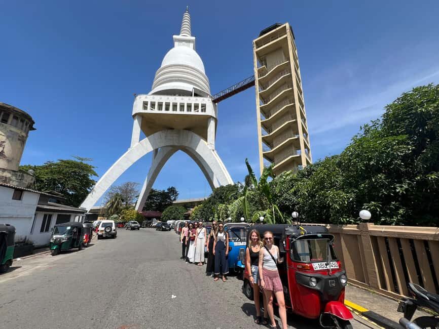 Colombo: Private Tuk-Tuk City Tour with All Entry Fees - Pettah Market: Red Mosque, kovils, and the art of looking