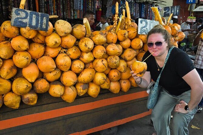 Colombo Tuk Tuk Adventure Explore Food & Culture - Gangaramaya Temple to the Red Mosque: Sights That Frame the Food