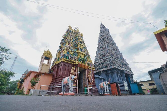 Colombo Tuk Tuk City Tour -Sightseeing Entry Fees & Food Included - Galle Face Green, the Port zone, and independence monuments: Colombo’s sea-facing side