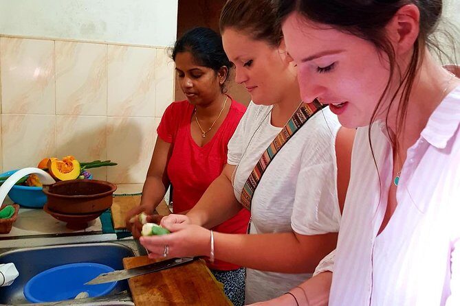 Cooking Classes in Sri Lanka - Choosing your vegetables and chopping them yourself