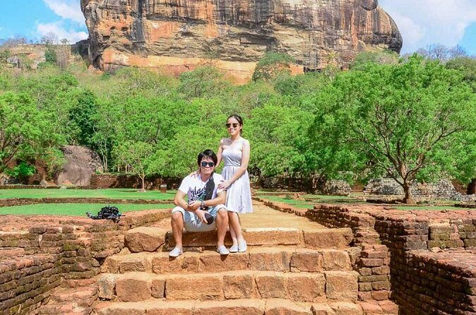 Dambulla, Sigiriya and Pidurandala Day Tour with a verified tour guide - Stop 4: Sri Muthumari Amman Kovil as a calmer pause