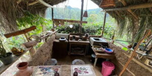 Ella Cook With Sadamali - The outdoor kitchen in Ella: clay pots, firewood, and your rhythm