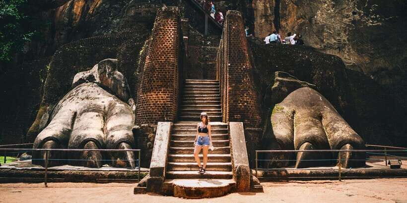 From Negombo: Sigiriya and Dambulla Day Trip and Safari - Dambulla Cave Temple: Arrive Before the Worship Closure