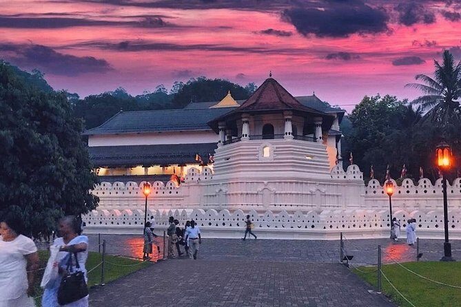 Kandy City guide Tour and day trip private luxury car and van - Bahiravokanda Buddha statue, lake-area viewpoints, and city-center texture