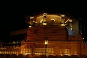 Kandy Day Tour From Colombo - Temple of the Sacred Tooth Relic: when guidance turns a landmark into a story