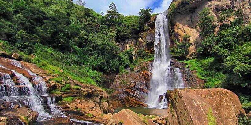 Kandy: Nuwara Eliya Day Trip - Asgiriya Stupa at 2km: start your day with a calm Kandy landmark