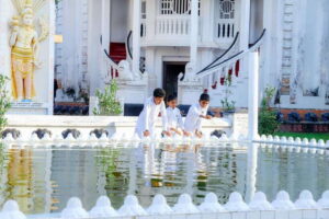 Negombo: Private Half-Day Tuk-Tuk Tour with Hotel Transfers - Getting your bearings: mosque views and Angurukaramulla Buddhist Temple