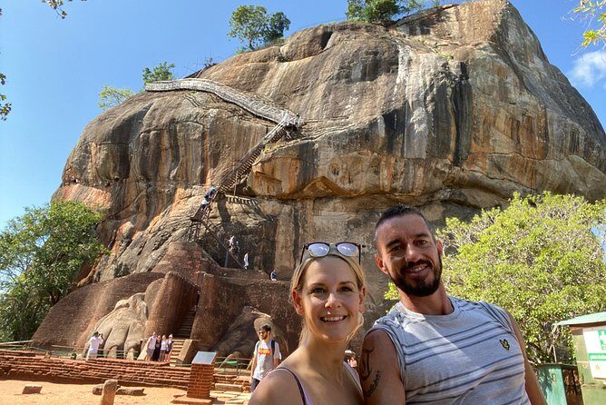 Private Car & Driver for 07 Days Tour In Sri Lanka - Day 3: Kandy’s Tooth Relic, Peradeniya Gardens, and a cultural dance show