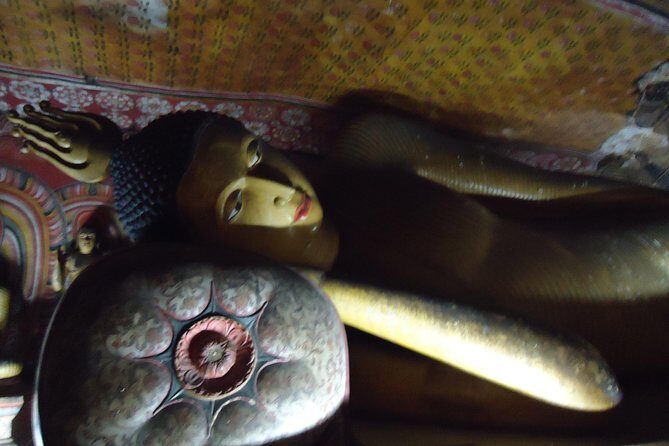 Private Day Trip to Sigiriya & Dambulla from Kandy – Aaliya Tours - Stop 1: Sri Muthumari Amman Kovil and the 1,008 statues detail