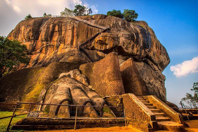 Sigiriya & Dambulla Private Day Trip with Entry Fees & Lunch - Optional detours: gem museum and wood carving center
