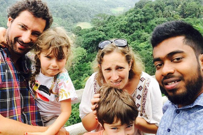 Sri Lanka classic tour 8 Days with private driver,vehicle and H/B accommodations - Day 4: Kandy city time in the hill-country capital