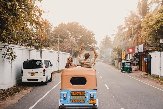 "THE ORIGINALS" Tuk Tuk Safari Colombo, the first and the best. - Temple + church stops: Hindu history and the old 1749 Protestant landmark