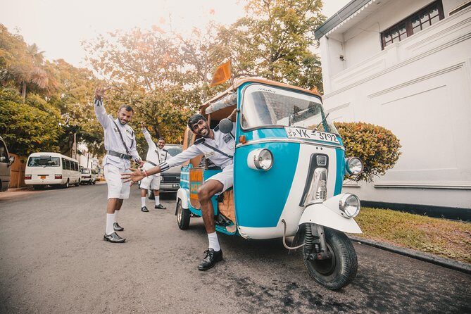 "THE ORIGINALS" Tuk Tuk Safari Colombo, the first and the best. - Pettah Market drive time: getting close without getting lost